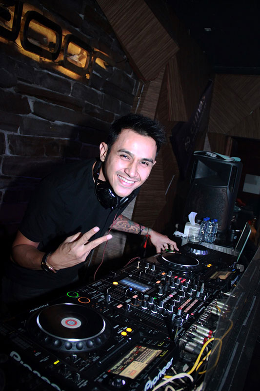 dj vicky