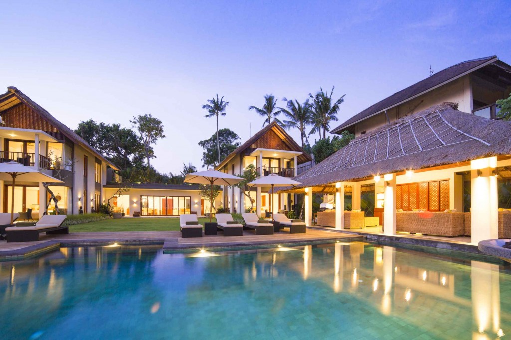 Seseh Beach Villa I - The villa and pool