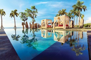 A GLIMPSE OF TROPICAL ELEGANCE