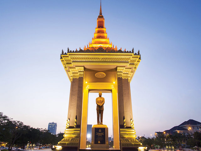 A-bronze-statue-of-the-late-King-Father-Norodom-Sihanouk-Statue