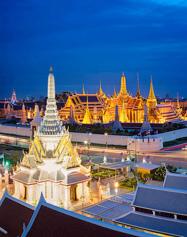 Grand-palace-at-twilight-in-Bangkok,-Thailand-copy