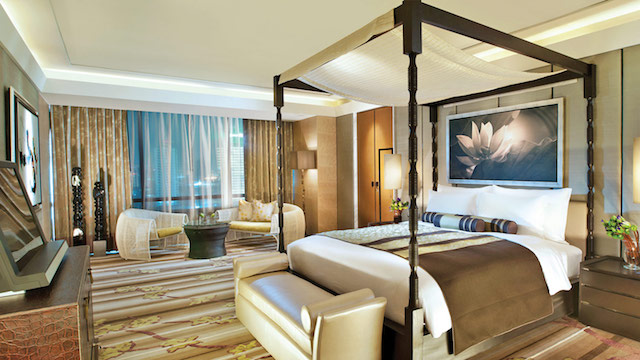 kempinski_Print_Royal-Suite-Bedroom-copy