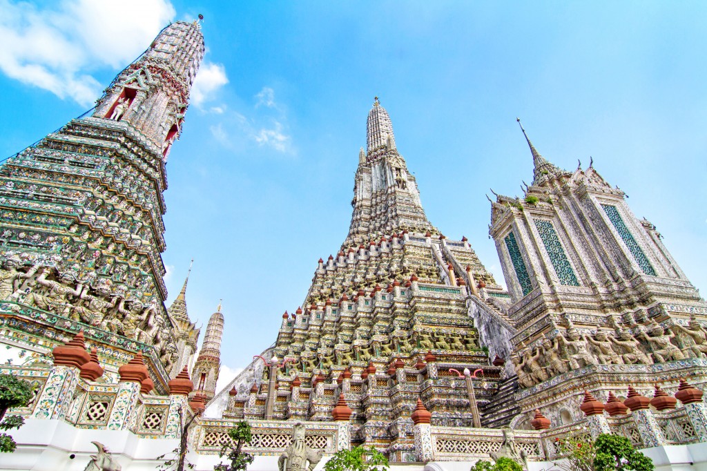 Dawn-Wat-Arun_nextdestination_tropicallife