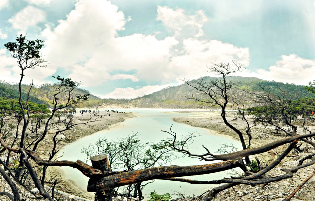 Kawah-Putih-crater-or-White-Crater-of-Ciwedey,-Bandung,-Indonesia-and-a-flock-of-tourist-seen-from-the-barricade-pathway-of-the-park_nextdestination_tropicallife