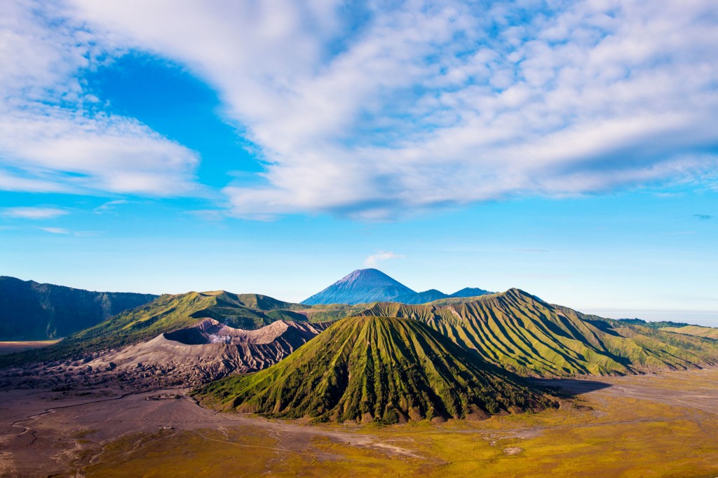 mount-bromo-volcanoes-in-bromo-tengger-semeru-national-park-east-java-indonesia