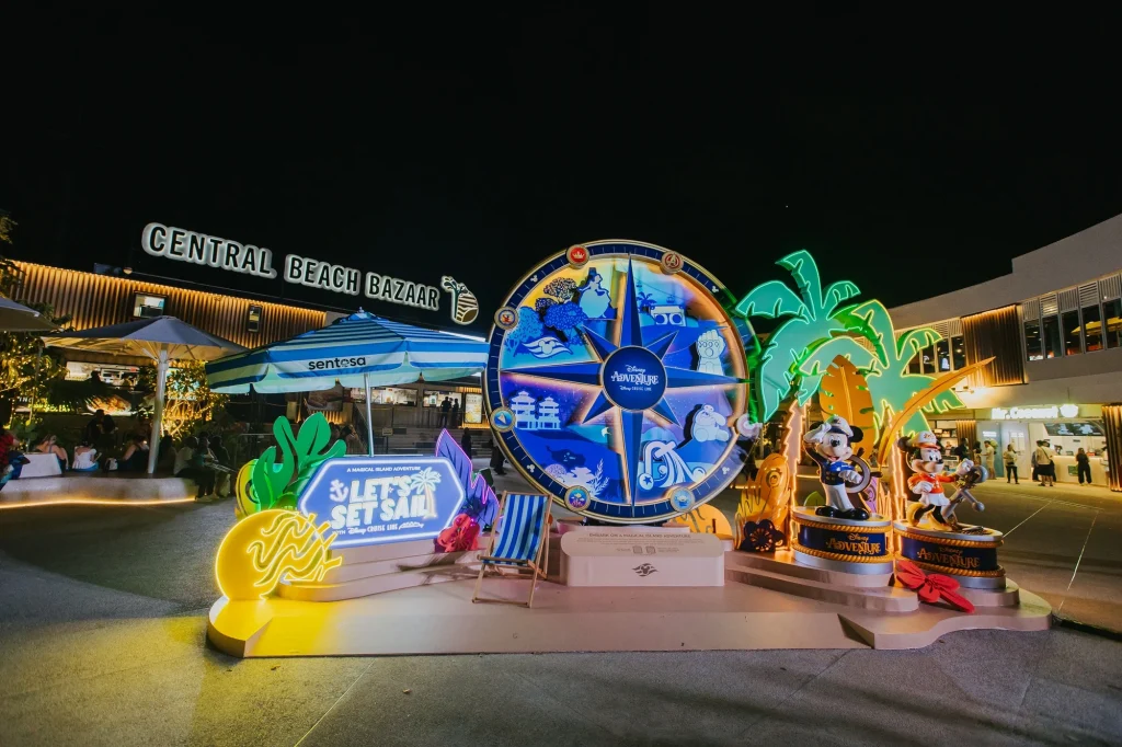 Magical Compass at Central Beach Bazaar (night)